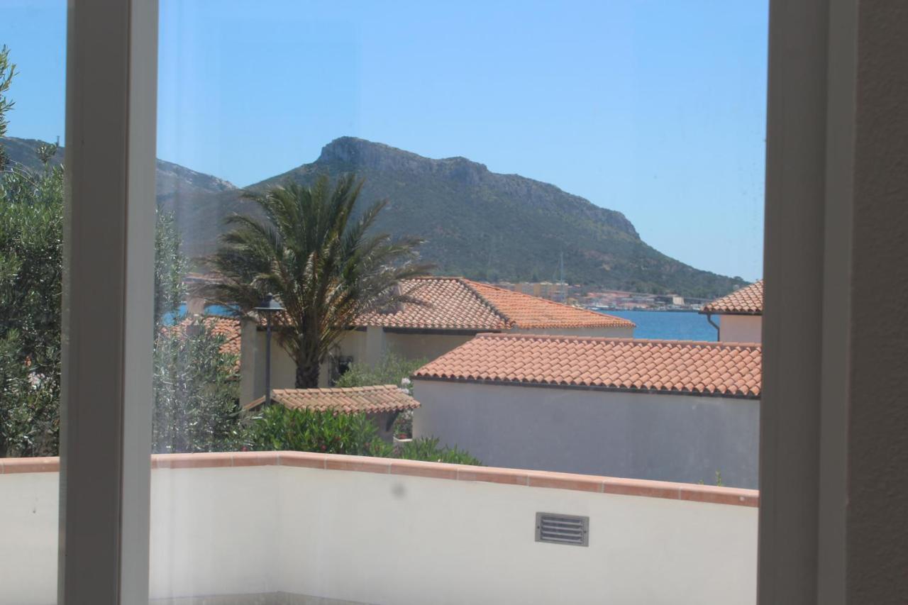 Bona Ciurrata Hotel Golfo Aranci Exterior photo